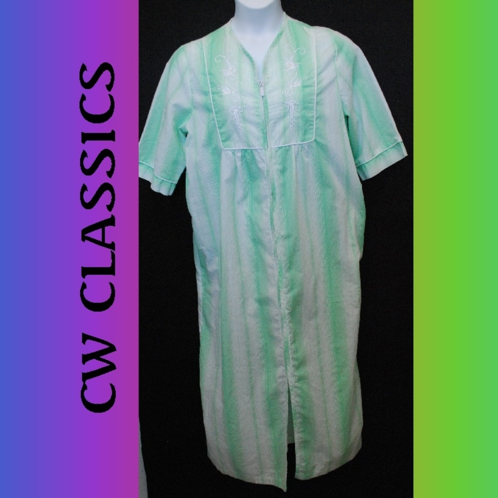 FULL LENGTH, ZIPPER FRONT GREEN/WHITE HOUSE ROBE